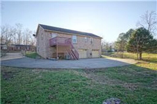 Building Photo - 309 Andrew Dr