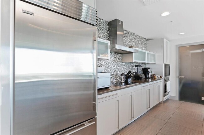 Building Photo - 260 S Osceola Ave