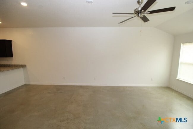 Building Photo - 514 Lost Trl