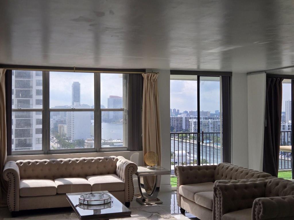 Building Photo - 2101 S Ocean Dr