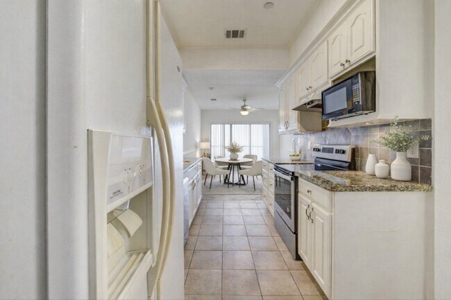 Building Photo - 401 Lakeside Ln