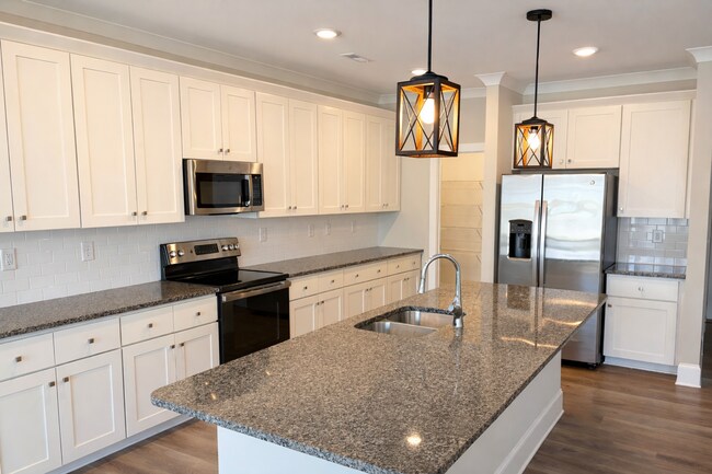 Building Photo - 3BR Townhome • Brand-New Build • 2 Car Garage Parking