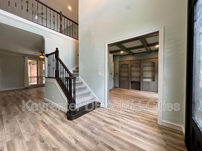 Building Photo - 2417 Creekside Cir S