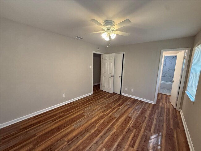 Building Photo - 505 Newport Dr W