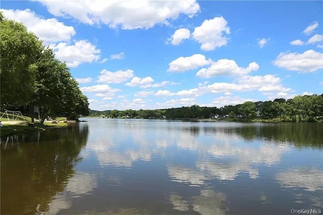 Building Photo - 12 Mamanasco Rd