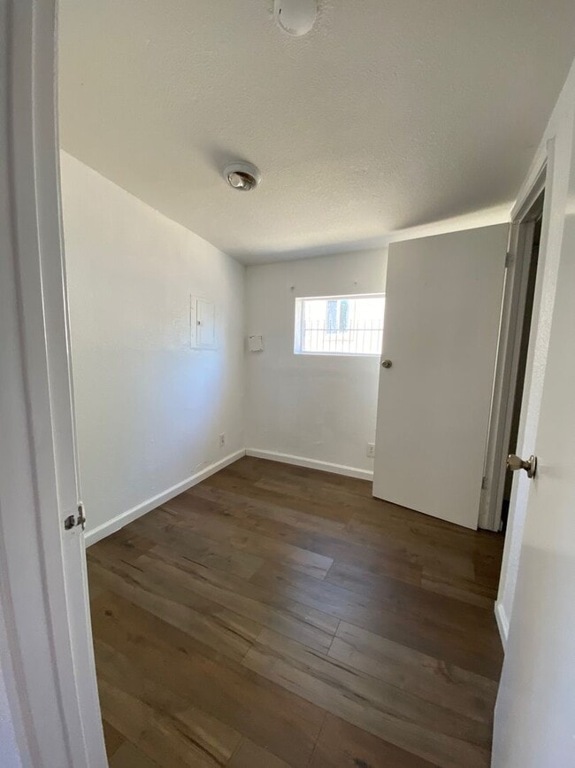 Building Photo - Cozy Unit 1 Bedroom and 1 Bath.