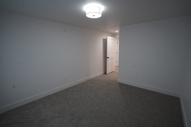 Building Photo - 428 S 975 W