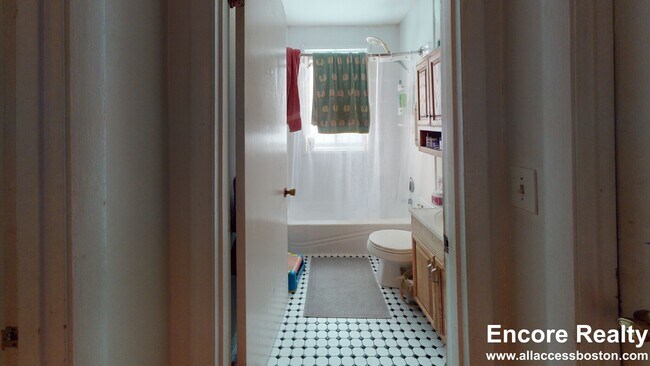 Building Photo - 8 Kittredge St