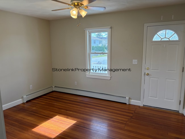 Building Photo - X293 State St