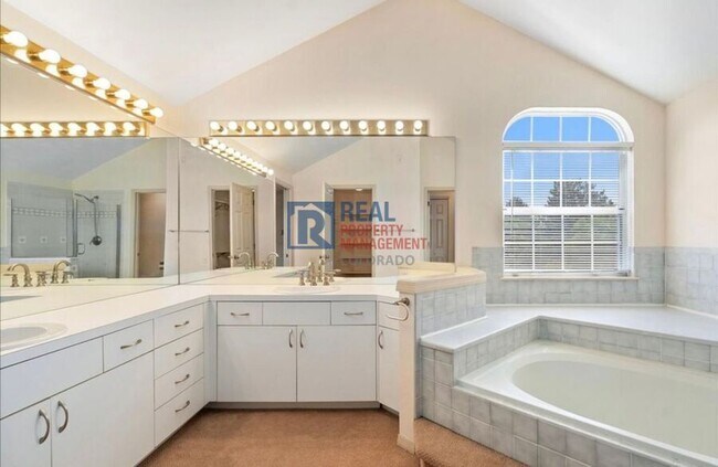 Building Photo - 10010 Irving St