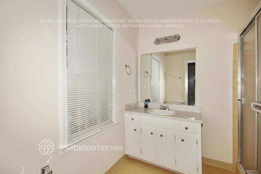 Building Photo - 4640 Mountain Creek Dr