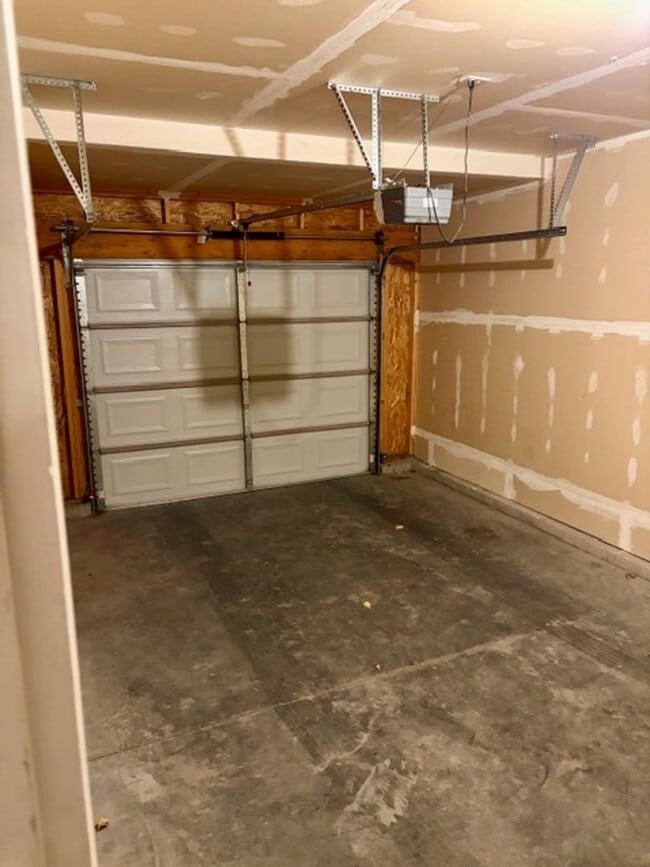 Building Photo - 3 Bed / 2.5 Bath Townhouse – Bozeman, MT  Price Reduced!