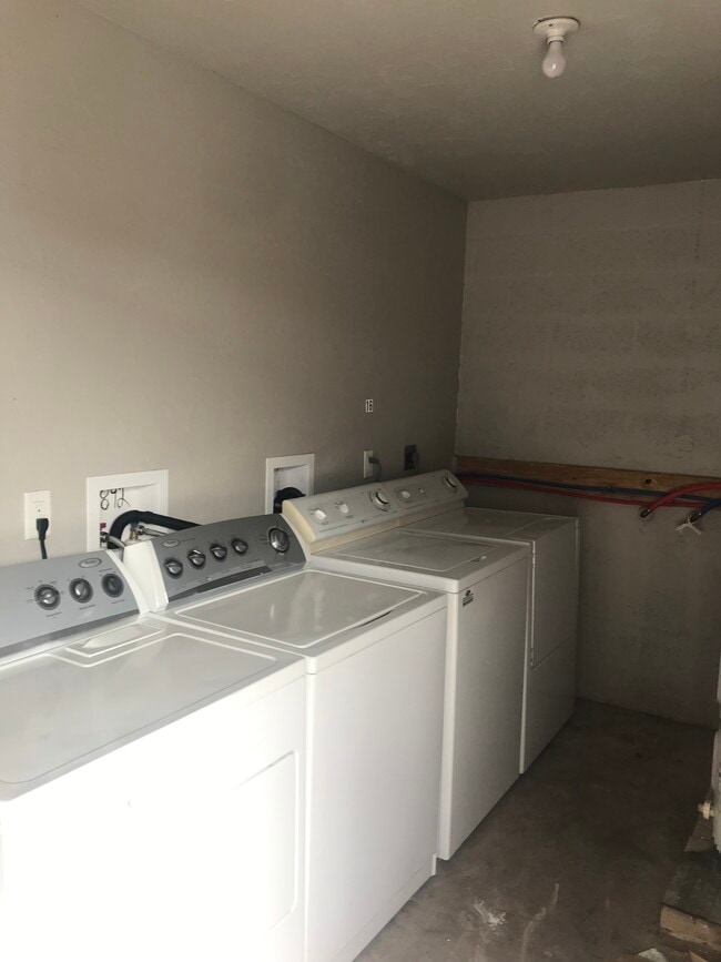 Building Photo - 16890 Carmen Ave