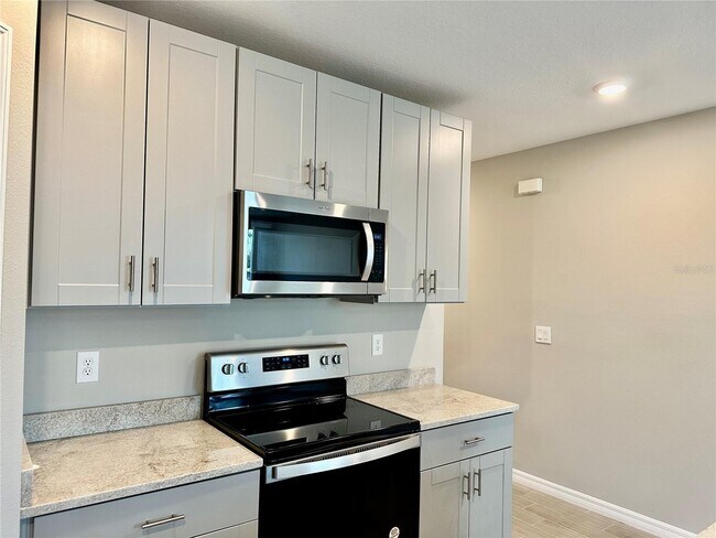 Building Photo - 5852 Ocean Isle Dr