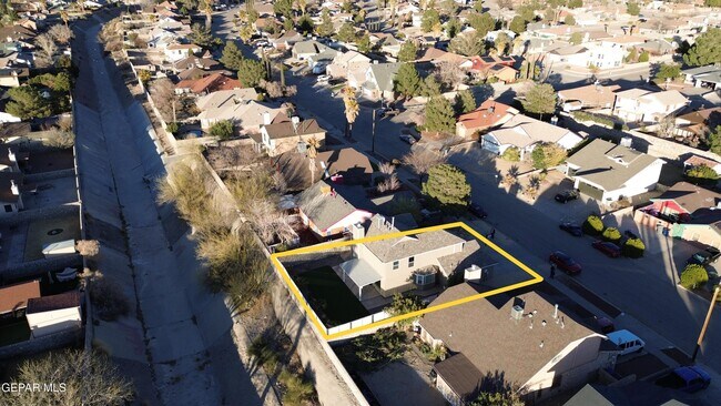 Building Photo - 617 Colchester Dr
