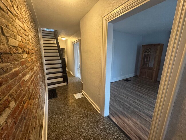 Building Photo - Charming 5BR Home in the Heart of Pittsbur...