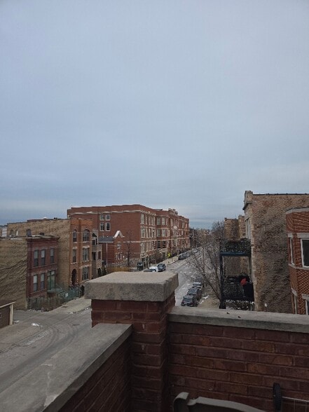 Building Photo - 2755 W Augusta Blvd