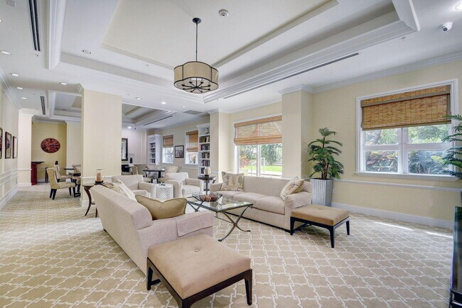 Building Photo - 403 S Sapodilla Ave