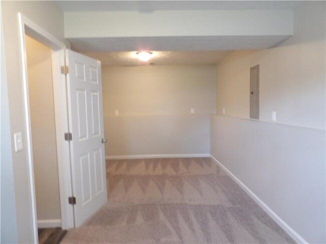 Building Photo - 62 Pine Top Dr