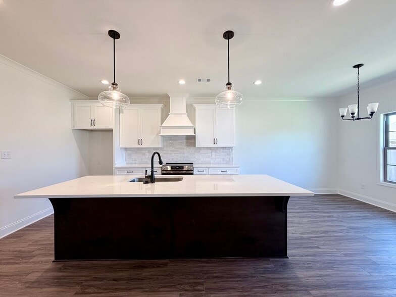 Building Photo - 527 Bristleleaf Path