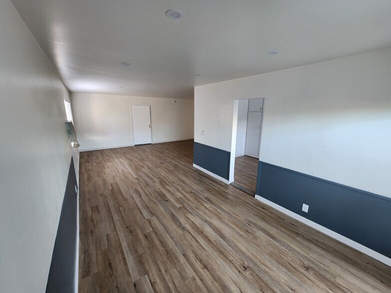 Building Photo - 1414 S Orange Grove Ave