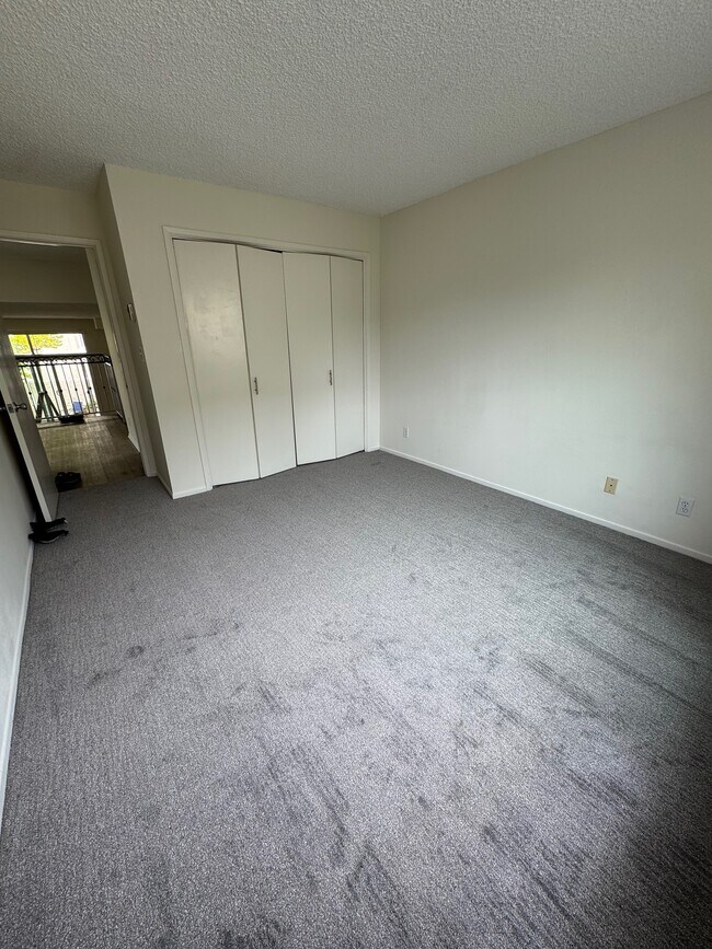 Building Photo - 423 2nd St