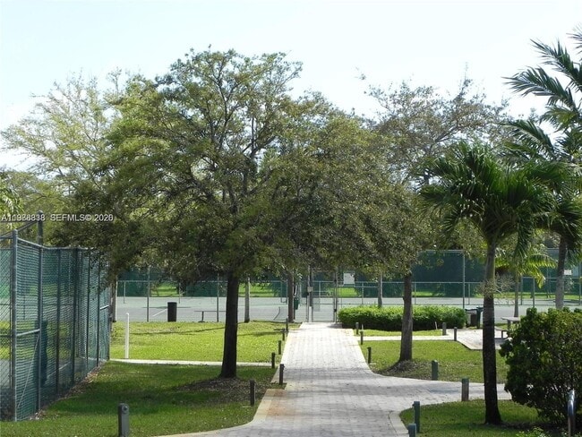 Building Photo - 10909 SW 113th Pl