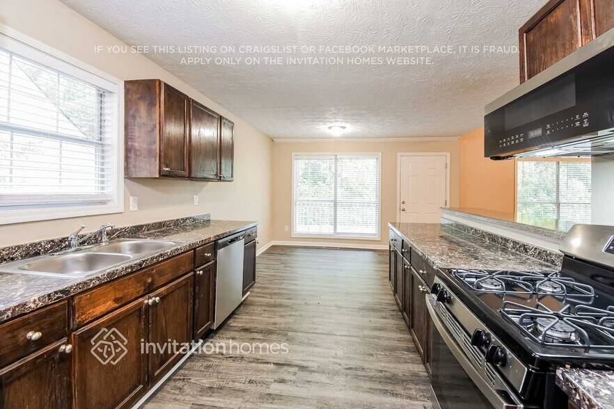 Building Photo - 2624 Sterling Dr NW