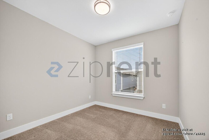 Building Photo - 1511 E Sandalwood Ln