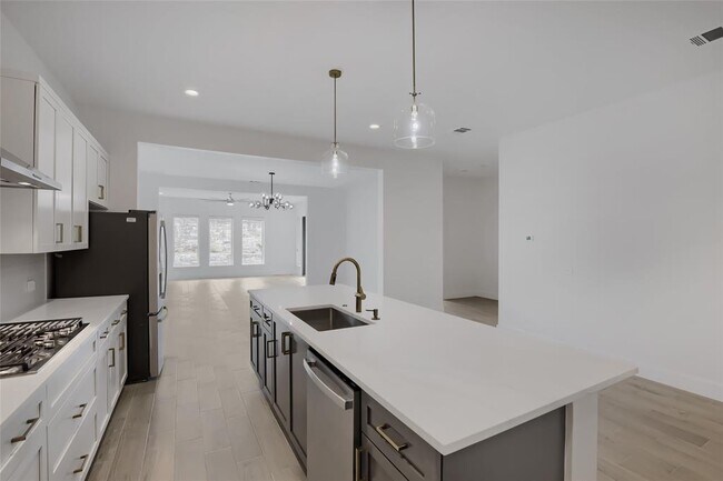 Building Photo - 7 Denbury Glen