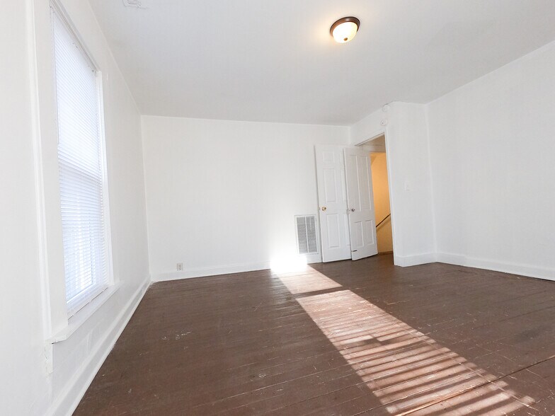 Building Photo - 519 4th Ave