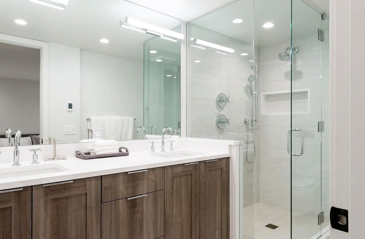 Building Photo - 800 E Hyman Ave