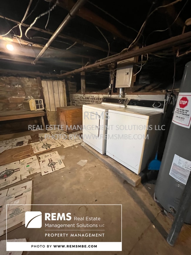 Building Photo - 420 N Pine St