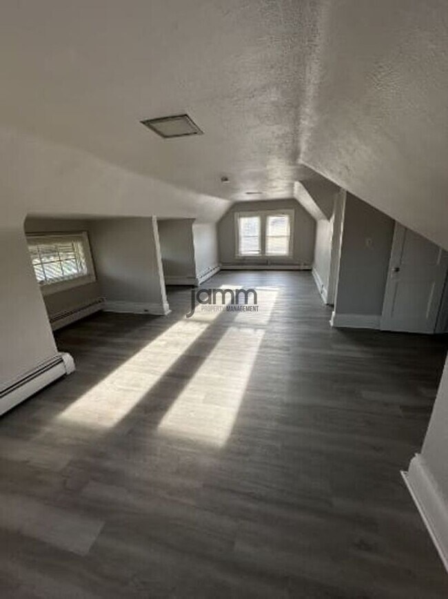 Building Photo - 14724 Clifton Blvd