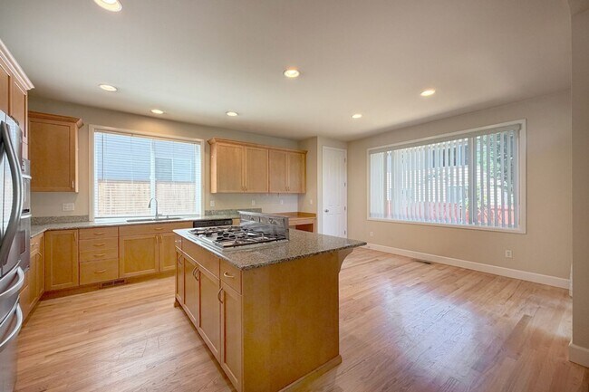 Building Photo - 5Bd/2.75Ba Sammamish Home