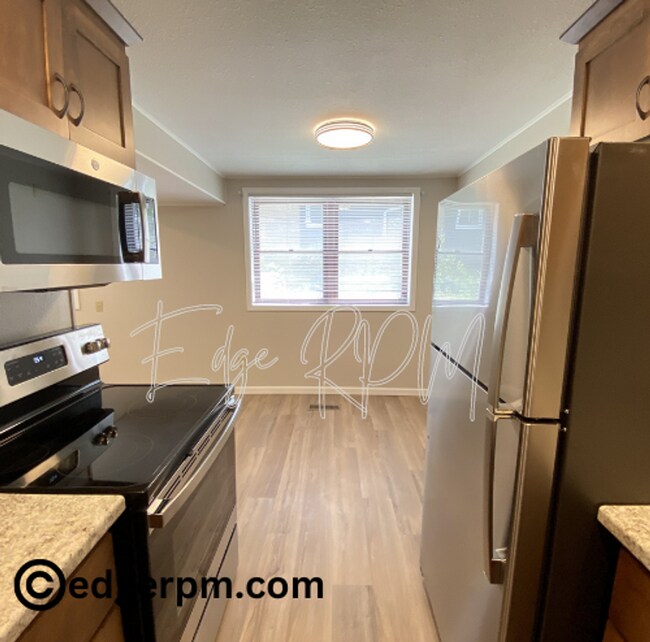 Building Photo - 211 1/2 Angie Dr