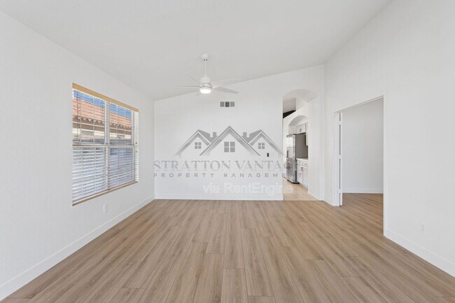 Building Photo - 9841 W Tonopah Dr