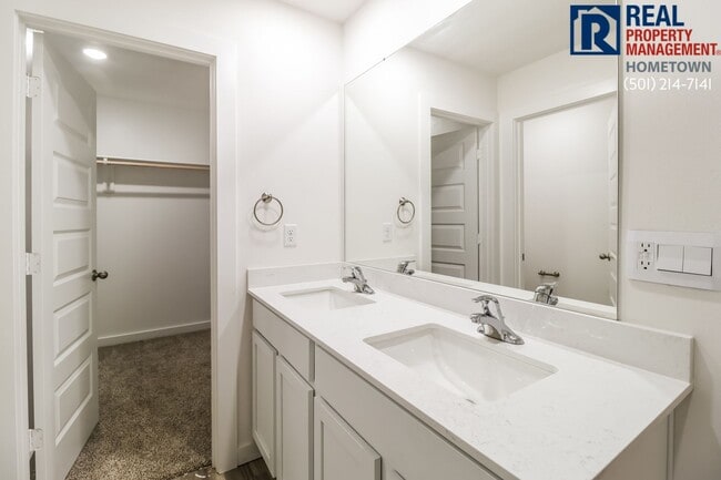 Building Photo - 108 E Fredonia Ct
