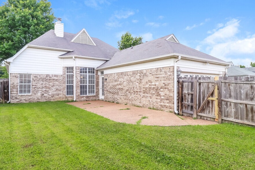 Building Photo - 1112 Averett Ln