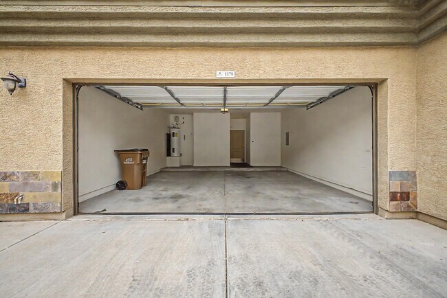 Building Photo - 705 W Queen Creek Rd