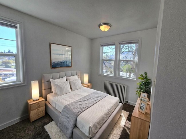 Building Photo - 447 NE Winchester St