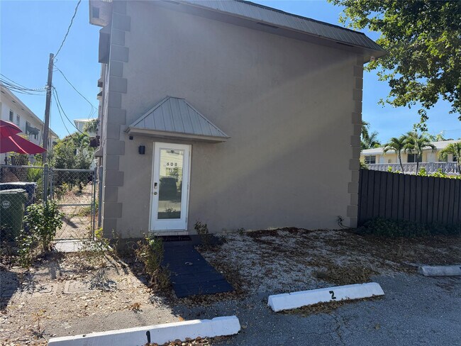 Building Photo - 608 NE 29th Dr
