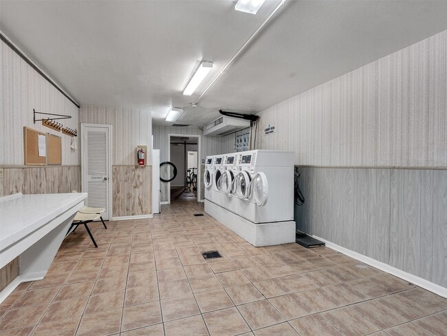 Building Photo - 2601 Bellefontaine St