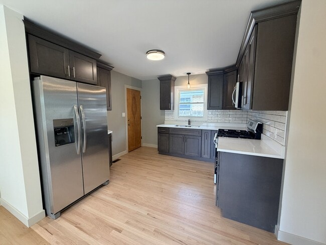 Building Photo - 624 Prairie Ave