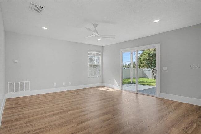 Building Photo - 11462 Commercial St