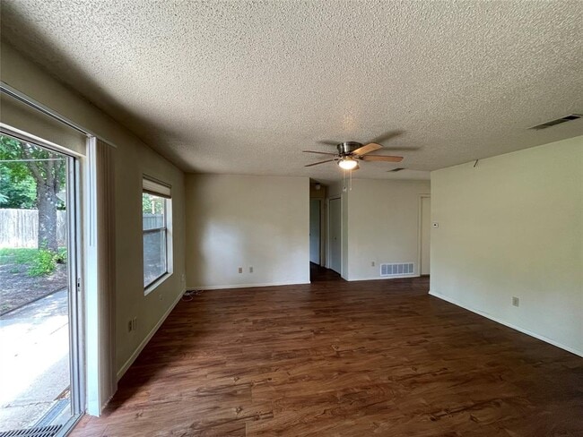Building Photo - 2507 Sweet Clover Dr