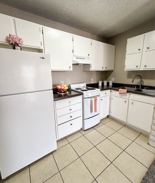 Studio - Kitchen - Katie Court Apartments