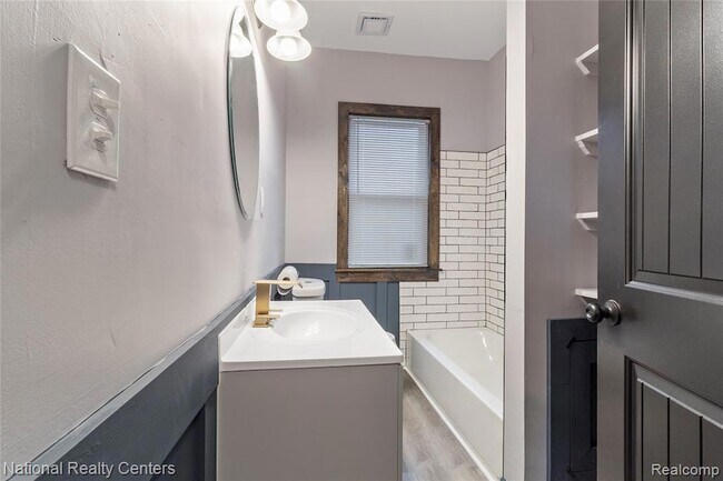 Building Photo - 767 Navahoe St