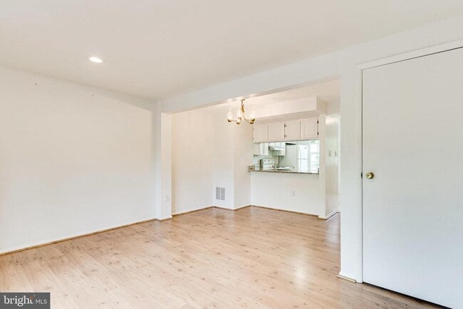 Building Photo - 2841 Shepperton Terrace