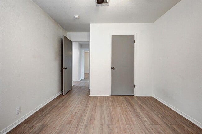 Building Photo - 1030 Walsh Ln